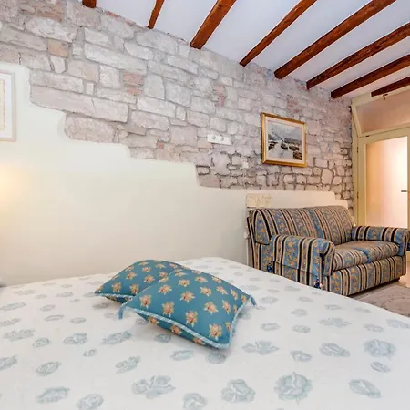Guest house Sotto I Volti Centro Storico 3*